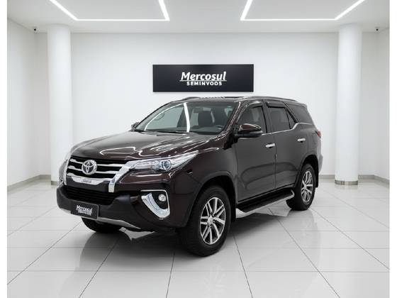 TOYOTA HILUX SW4 2.8 SRX 4X4 16V TURBO INTERCOOLER DIESEL 4P AUTOMÁTICO TOYOTA HILUX SW4 2.8 SRX 4X4 16V TURBO INTERCOOLER DIESEL 4P AUTOMÁTICO